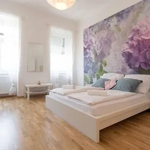 spacious-central-station-residence.vienna-besthotels.com/